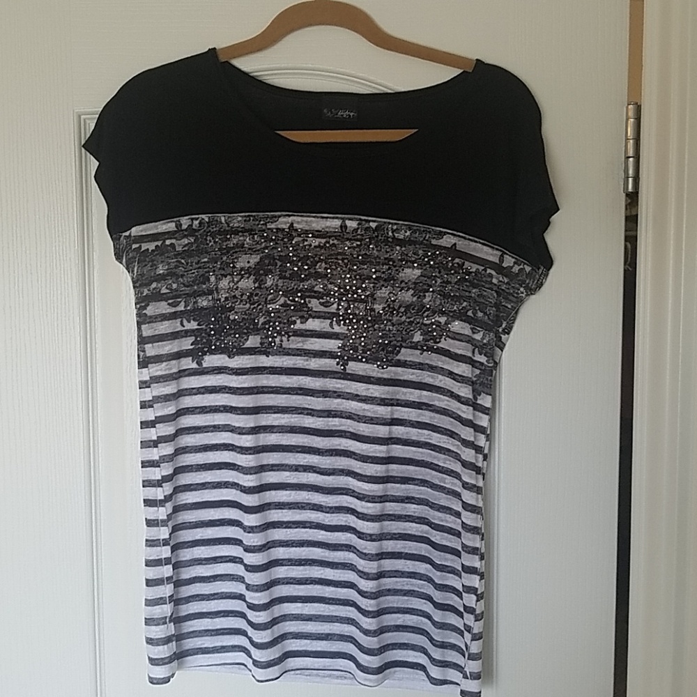 Black white top
